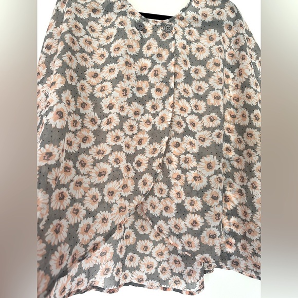 Torrid | Sheer Sleeveless Floral Blouse with Crossover Back - Picture 5 of 7